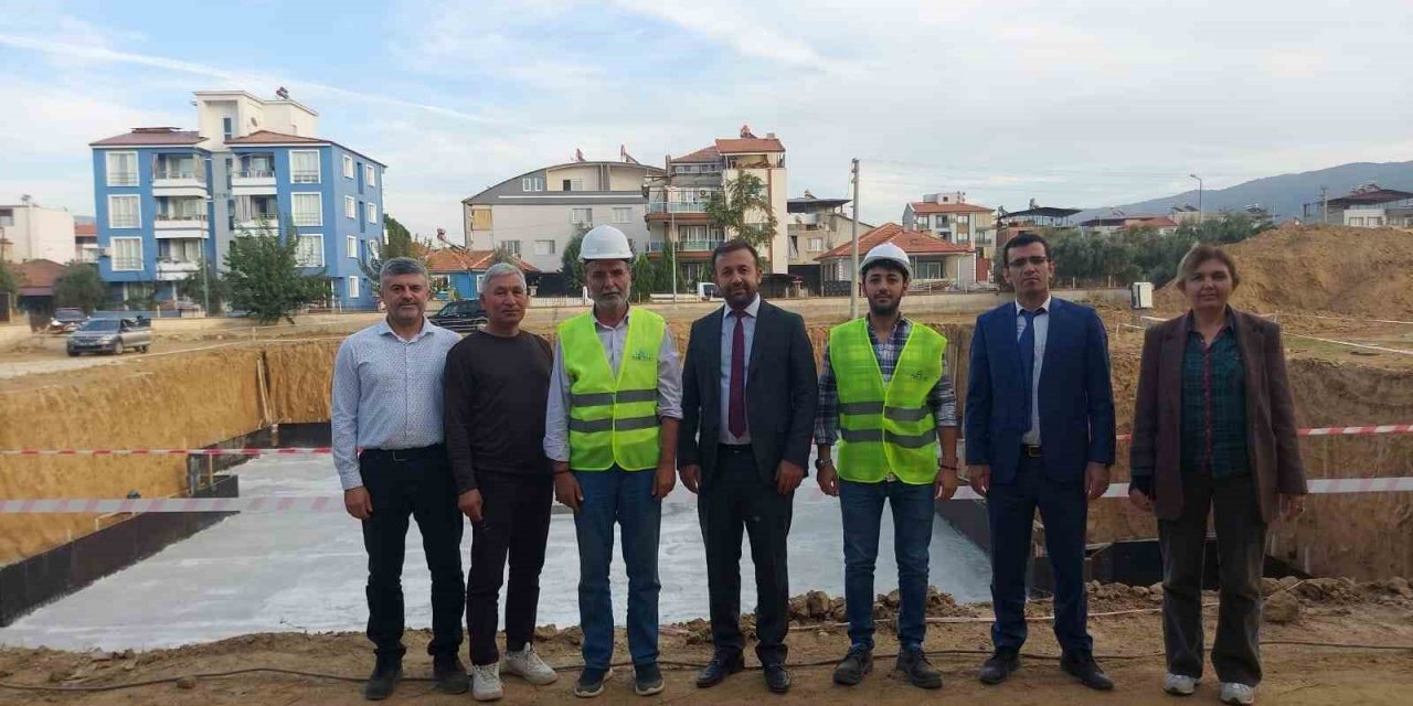 Sarıgöl’de yapımı devam eden 6 okulda inceleme