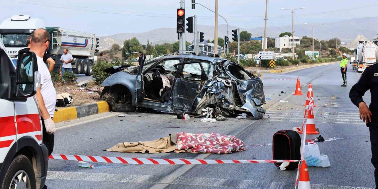 Bodrum - Milas kara yolunda otomobil otobüsün altında kaldı: 1 ölü, 3 yaralı