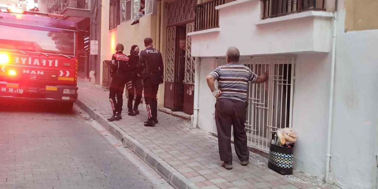 Kaldığı evi ateşe verip, kaçtı