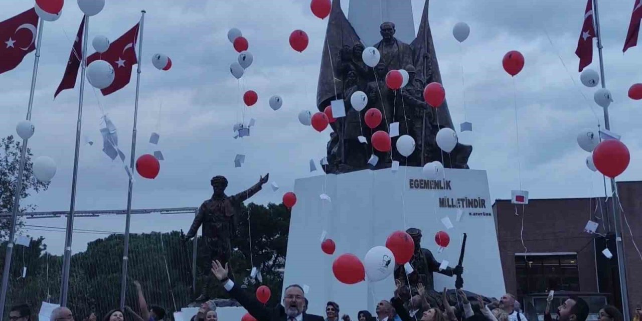 Manisa’da Atatürk’e saygı duruşu