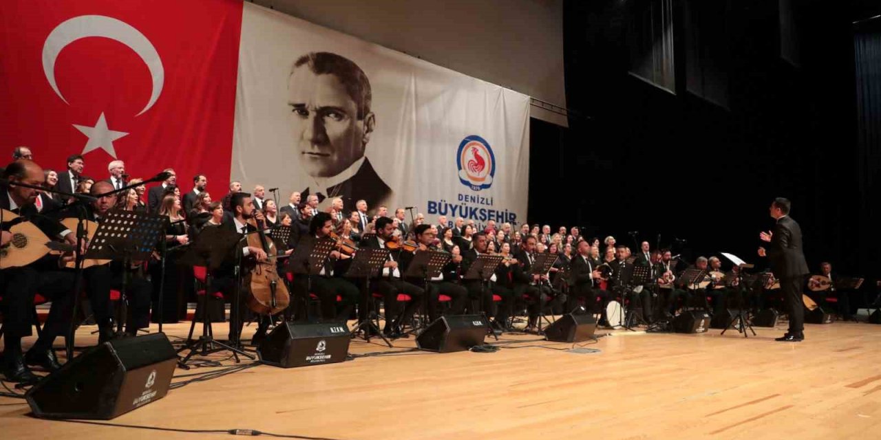 Atatürk sevdiği şarkılarla anıldı