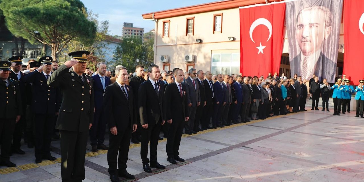 Ulu Önder Atatürk, İzmir’in ilçelerinde törenlerle anıldı