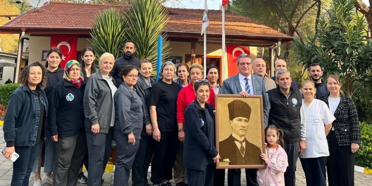 Salihli Belediye personeli Atatürk’ü özlemle andı