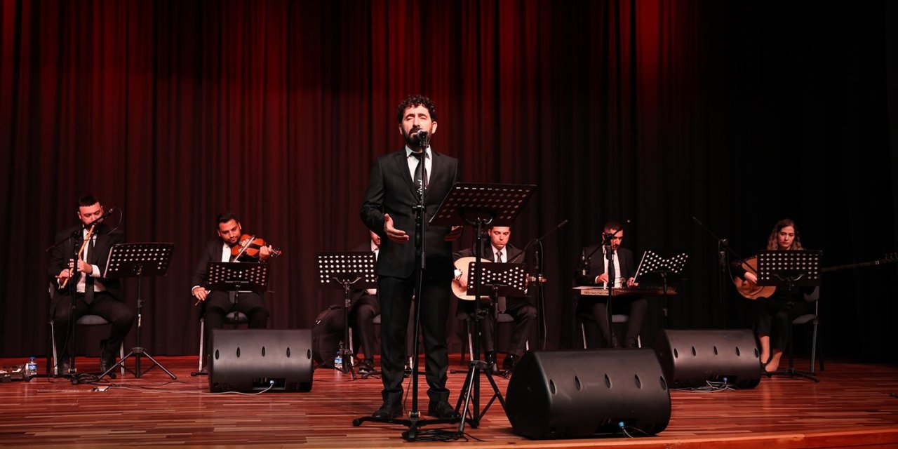 PAÜ’de Atatürk’ün sevdiği şarkılar söylendi