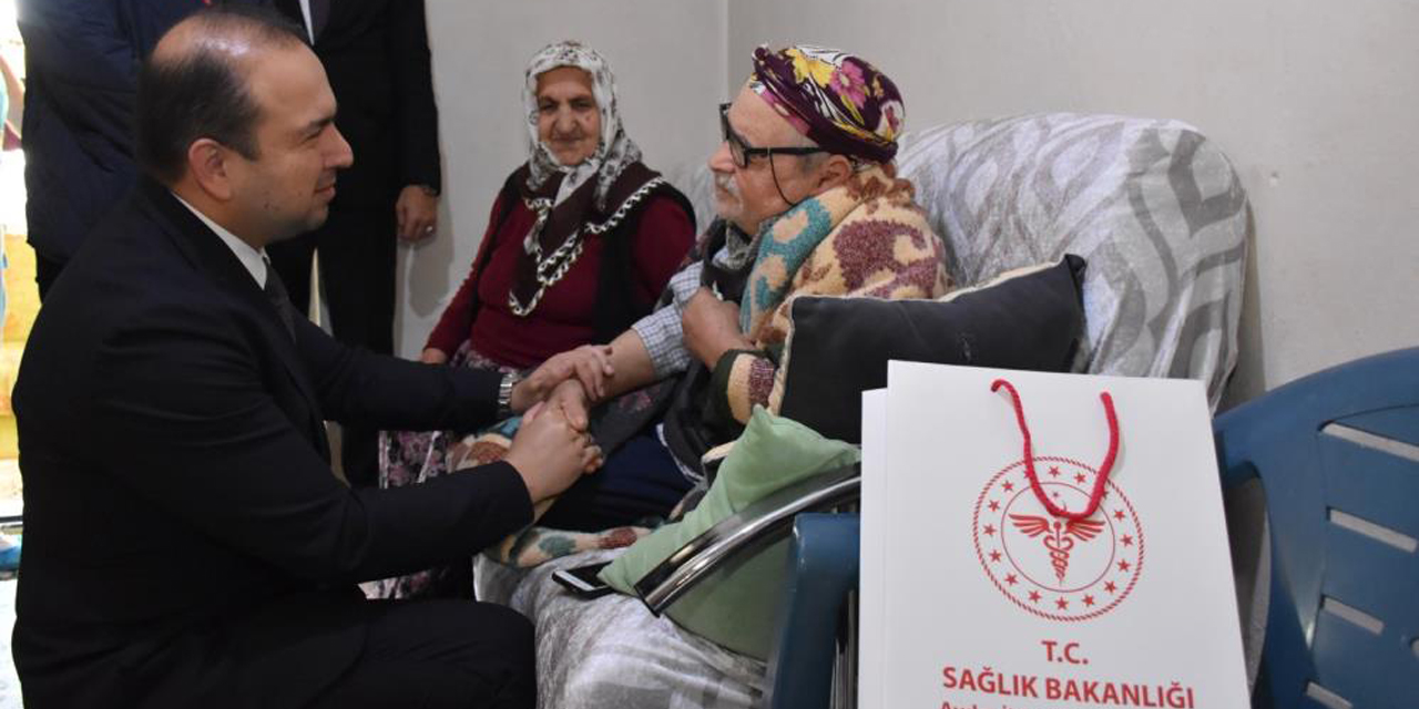 Sağlık Müdürü Şenkul, yaşlı çınarları unutmadı