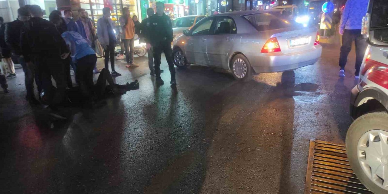 Motosiklet ile otomobil çarpıştı: 1 yaralı
