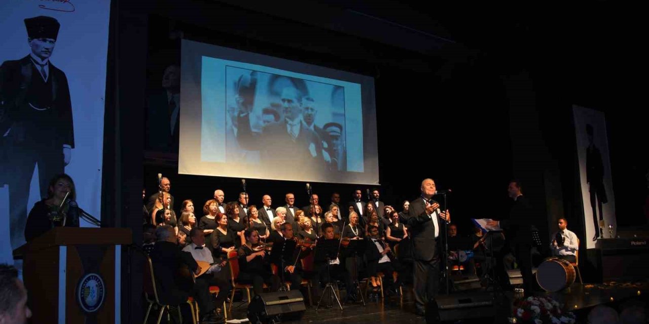 Atatürk, Salihli’de sevdiği şarkılarla anıldı