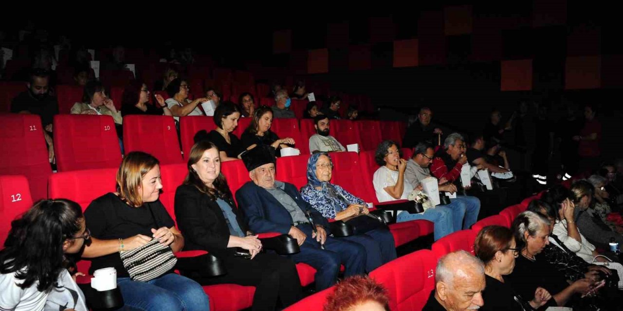 Balçovalı gaziler Atatürk filmini izledi