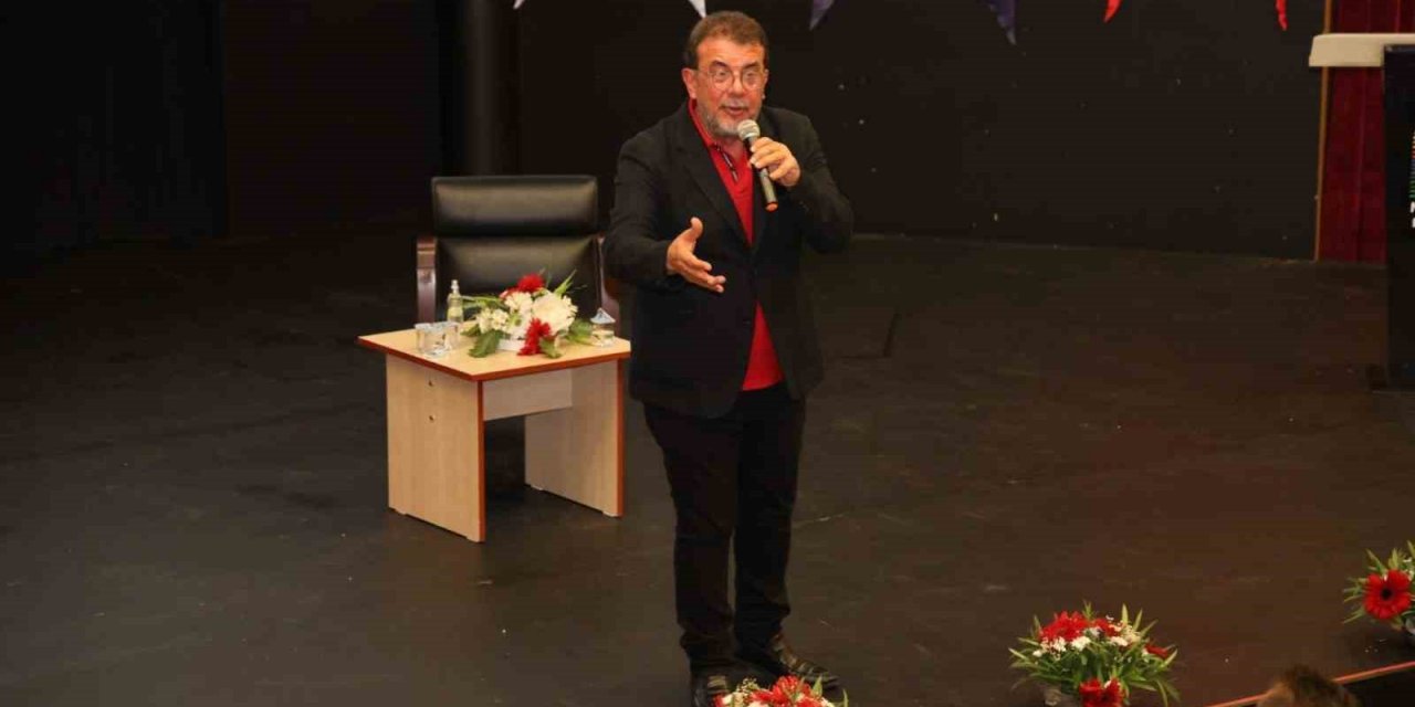 Marmaris’te Atatürk’ün yaşamından hatıralar söyleşisi yoğun ilgi gördü