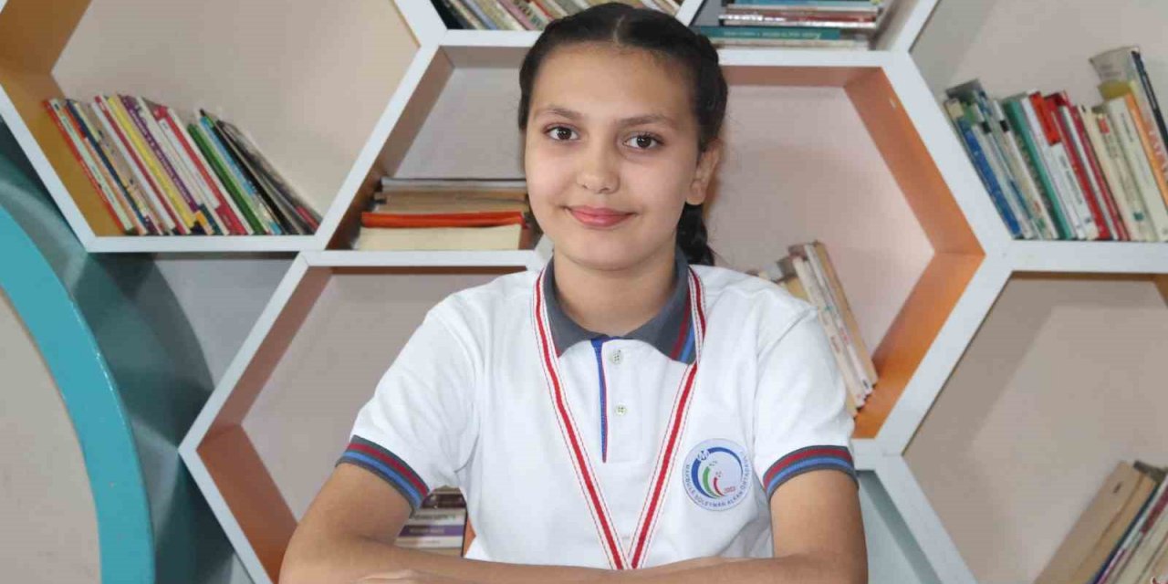 Küçük kız 23 sayfa kitabı 20 dakikada okuyarak dünya şampiyonu oldu