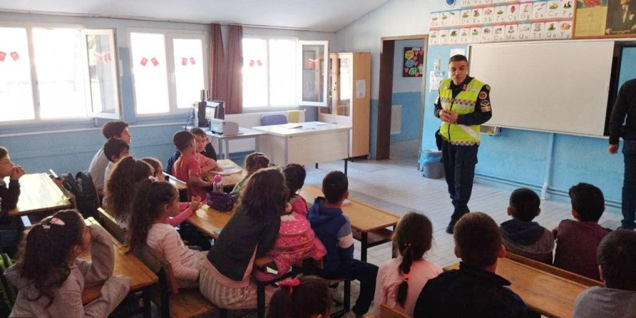 Salihli jandarmadan öğrencilere eğitim