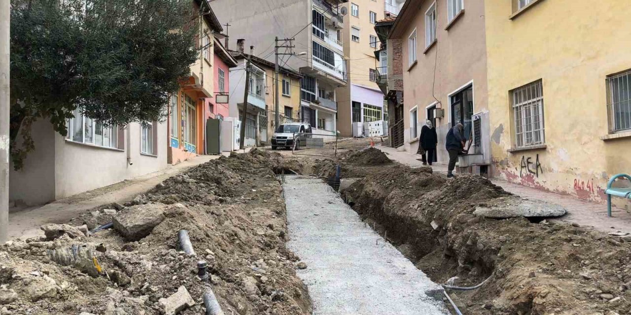 Demirci’nin yağmur suyu hattı çalışmaları devam ediyor