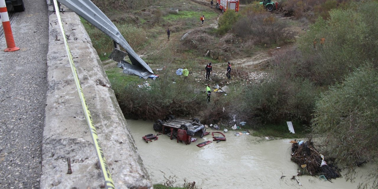 Gediz Nehri’ne uçan araçta 3 kişi hayatını kaybetti