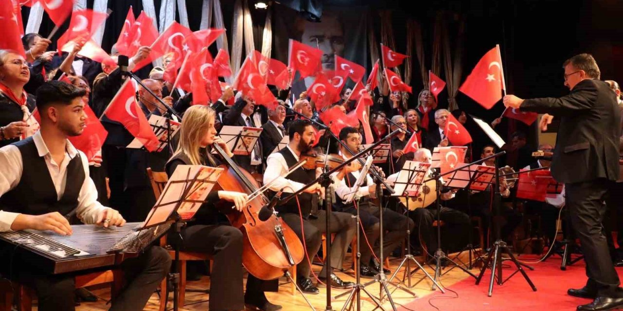 Nazilli’de Ata’ya saygı konseri düzenlendi