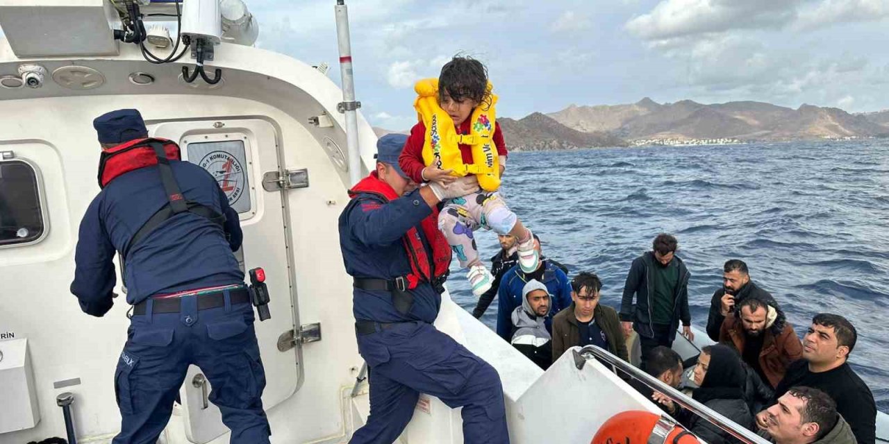 Bodrum’da 29 düzensiz göçmen kurtarıldı, 35’i yakalandı