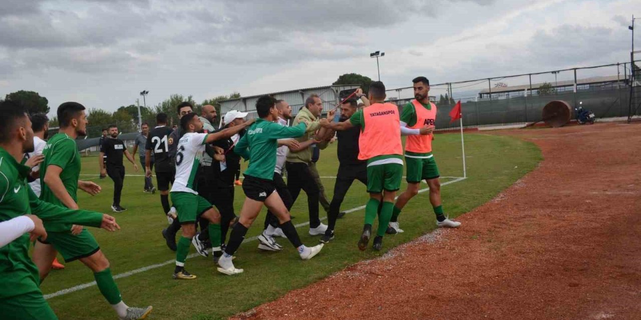 BAL Ligi’ndeki karşılaşma sonunda yumruk ve tekmeler havada uçuştu