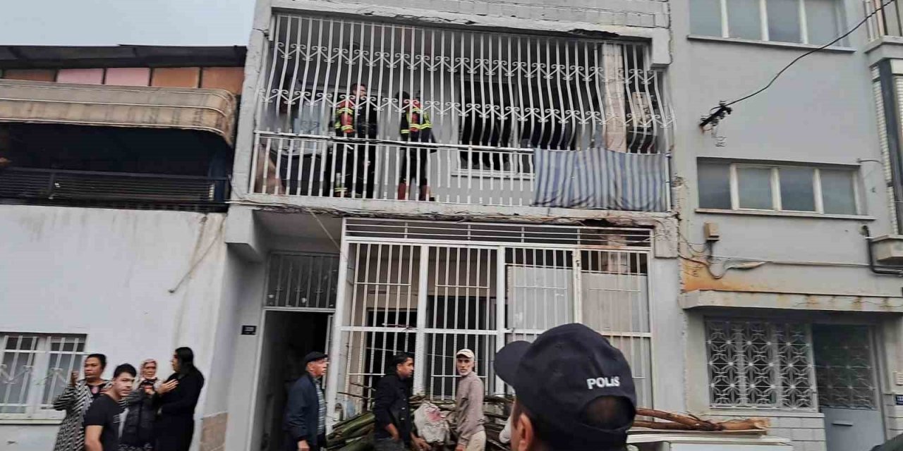 Söke’deki yangın yürekleri ağıza getirdi, evdeki çocukları itfaiyeciler kurtardı