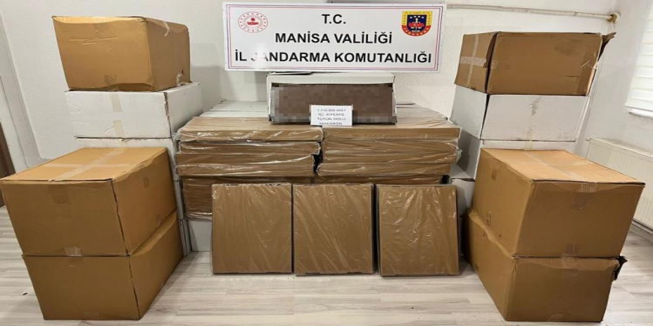 Kula’da yolcu otobüsünde kaçak tütün ele geçirildi