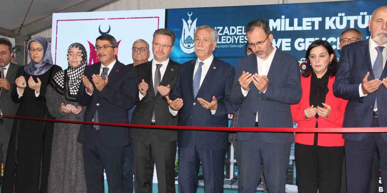 Şehzadeler Millet Kütüphanesi ve Gençlik Merkezi hizmete girdi