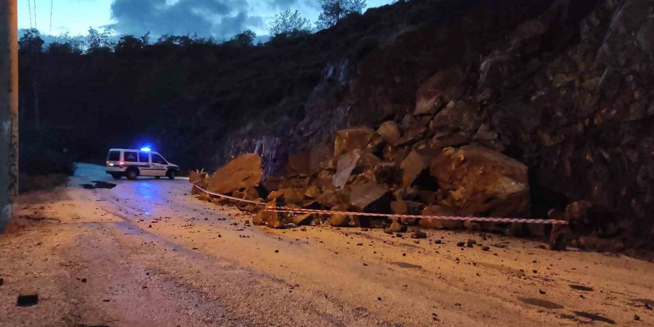 Fethiye’de Şiddetli Yağış Toprak Kaymasına Neden Oldu