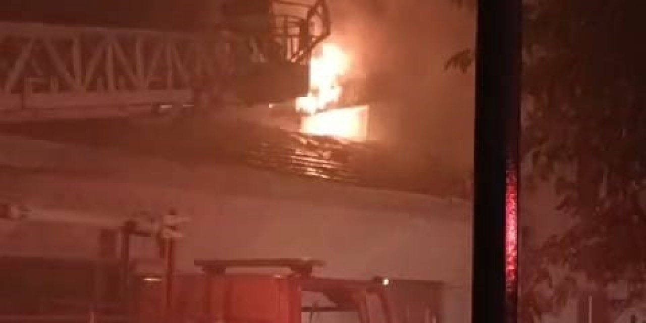 Milas’ta yıldırım düşmesi sonucu bir evde yangın çıktı