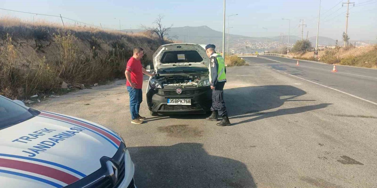 İzmir’de jandarmadan ticari araçlara denetim