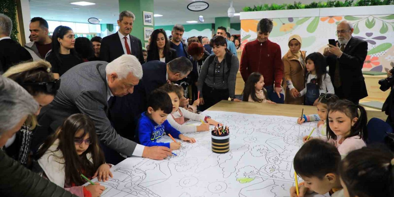 Oyuncak kütüphanesinde eğitim ve oyun bir arada