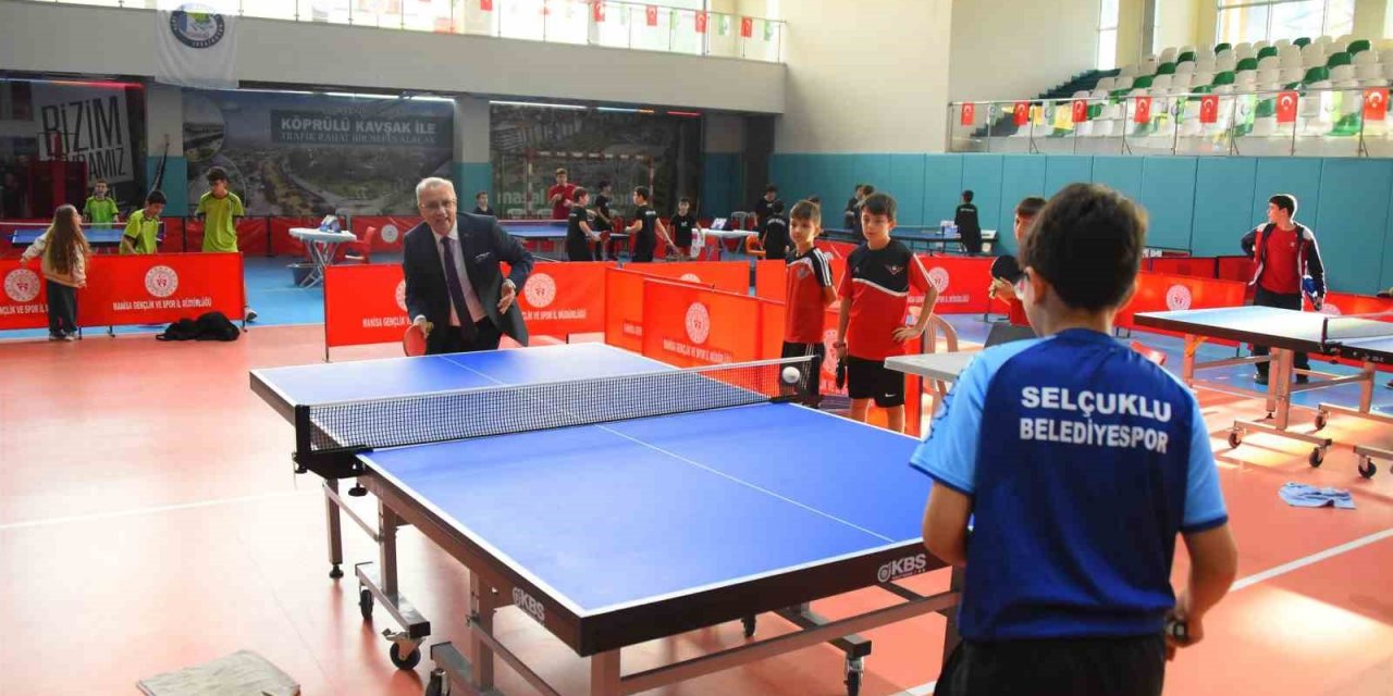 Salihli’de masa tenisi heyecanı başladı