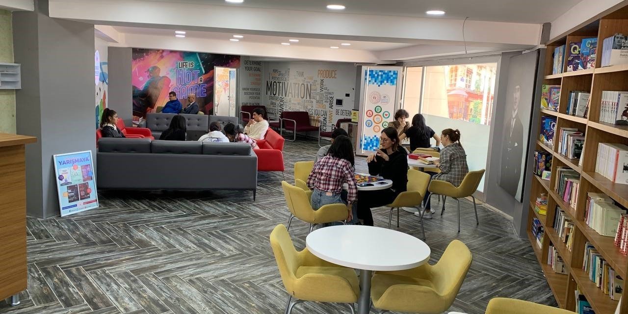 ADÜ Genç Ofis yeni yerinde gençleri bekliyor