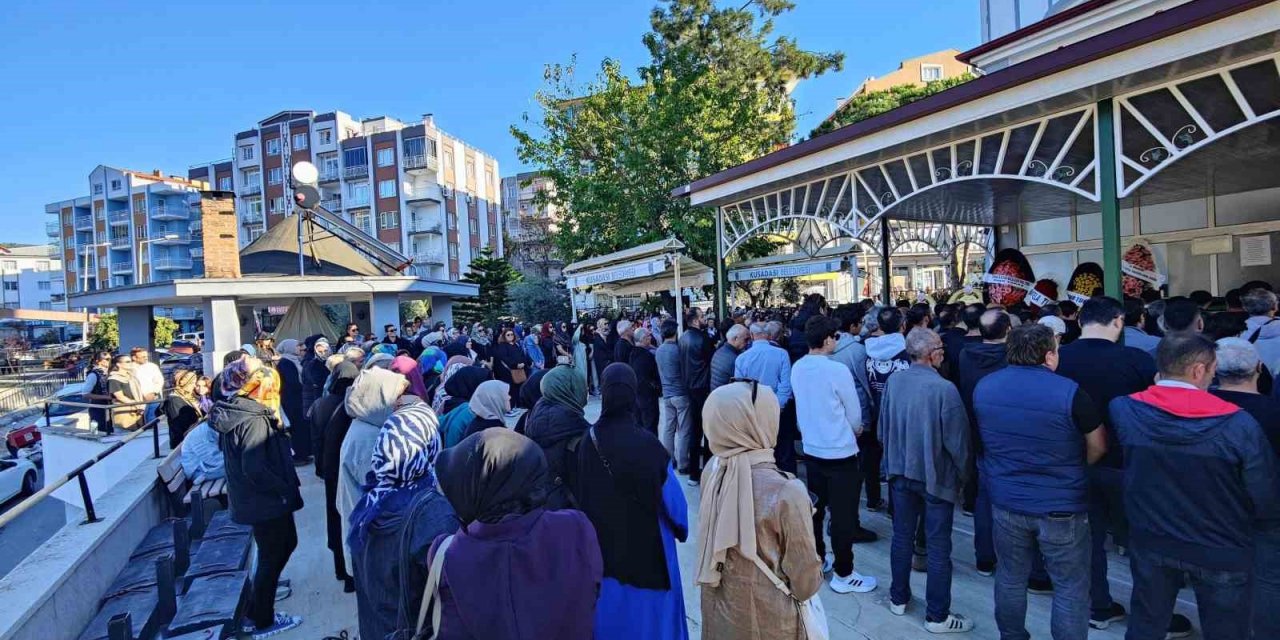 Sosyal Medya Fenomeni Parlak, gözyaşları içinde son yolculuğuna uğurlandı