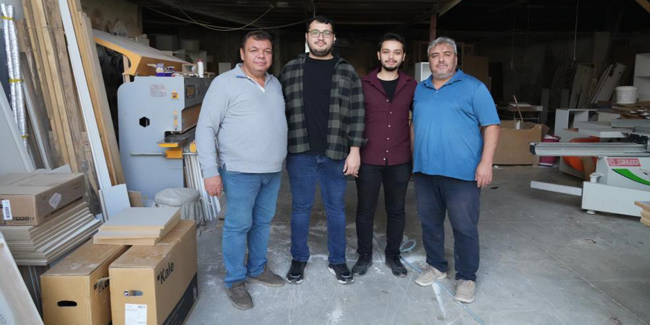 Yarım asırlık mobilya ustası mesleğini mimar ve mühendis evlatlarıyla yaşatıyor