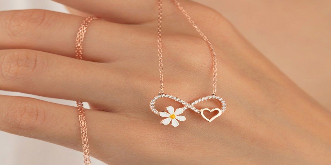 Minimalist gümüş sonsuzluk kolye modelleri gumuspazarim.com’da