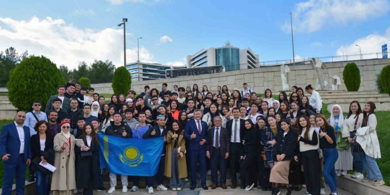 Kazakistan Cumhuriyeti Antalya Başkonsolosu Kanafeyev’den MSKÜ’ye ziyaret