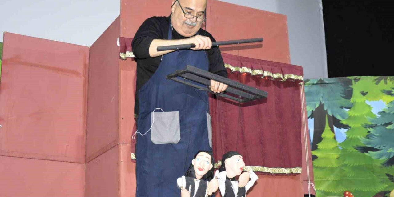 Çineli çocuklar kukla show ile doyasıya eğlendi