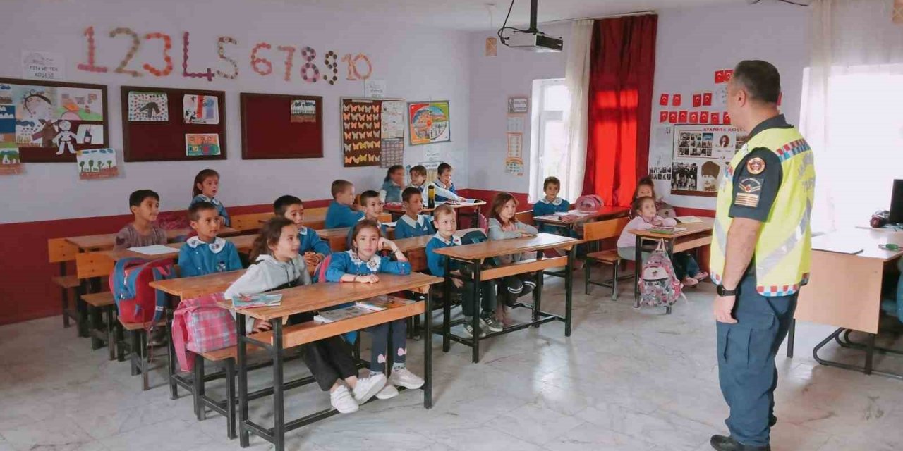 Aydın’da 69 öğrenci “trafik dedektifi” oldu