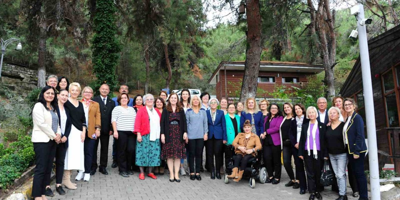 İzmir’deki kadın politikaları Balçova’da konuşuldu