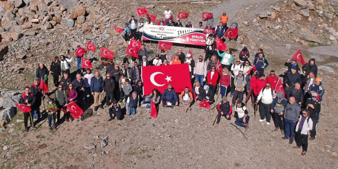 Efeler, cumhuriyet için yürüdü