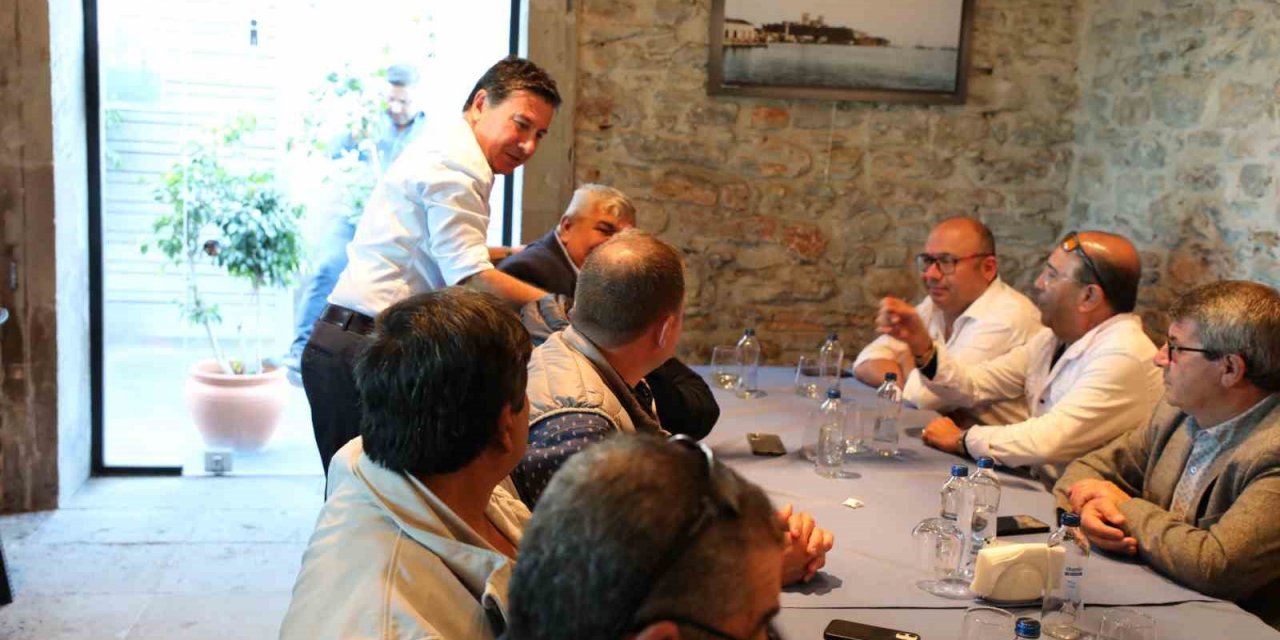 Başkan Aras, muhtarlarla bir araya geldi