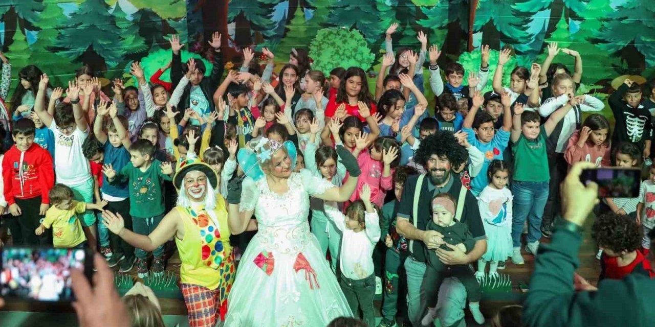 Didimli çocuklar, çocuk tiyatrosuyla eğlendi