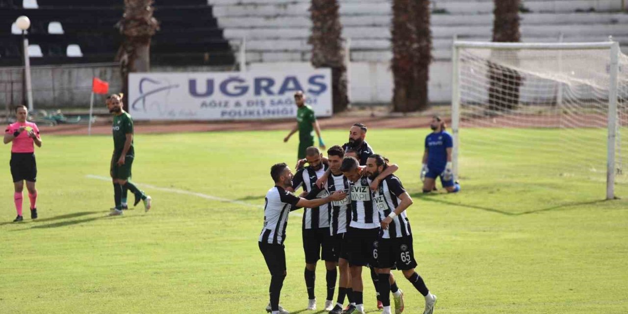 TFF 3. Lig: Kuşadasıspor: 4 - B.Çekmece Tepecikspor: 0