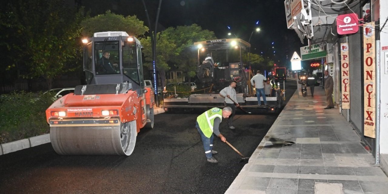 Gece gündüz çalışılarak asfalt çalışmalarını tamamladılar