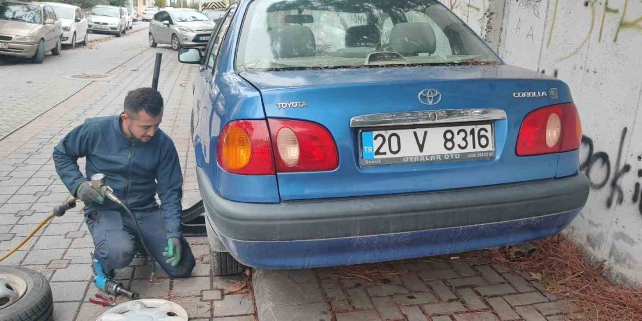 İki sokakta park halindeki araçların lastikleri kesildi
