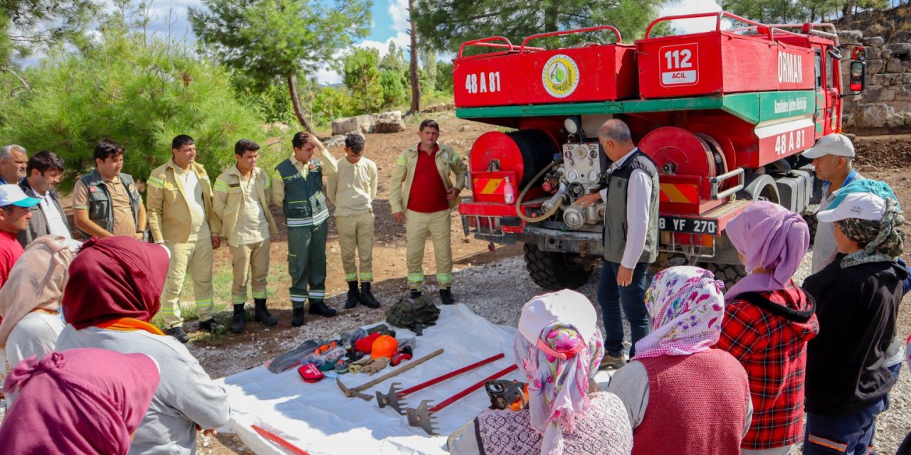 Muğla’da kazı ekiplerine yangın söndürme eğitimi verildi