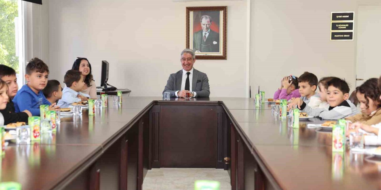 Başkan Oktay minik öğrencileri ağırladı