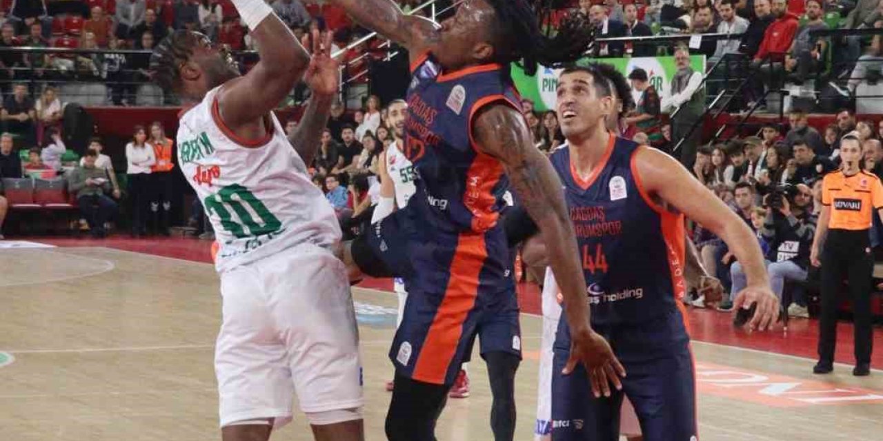 P. Karşıyaka, moral depoladı