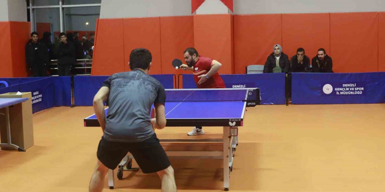 Denizli’de masa tenisi turnuvasının kazananları belli oldu