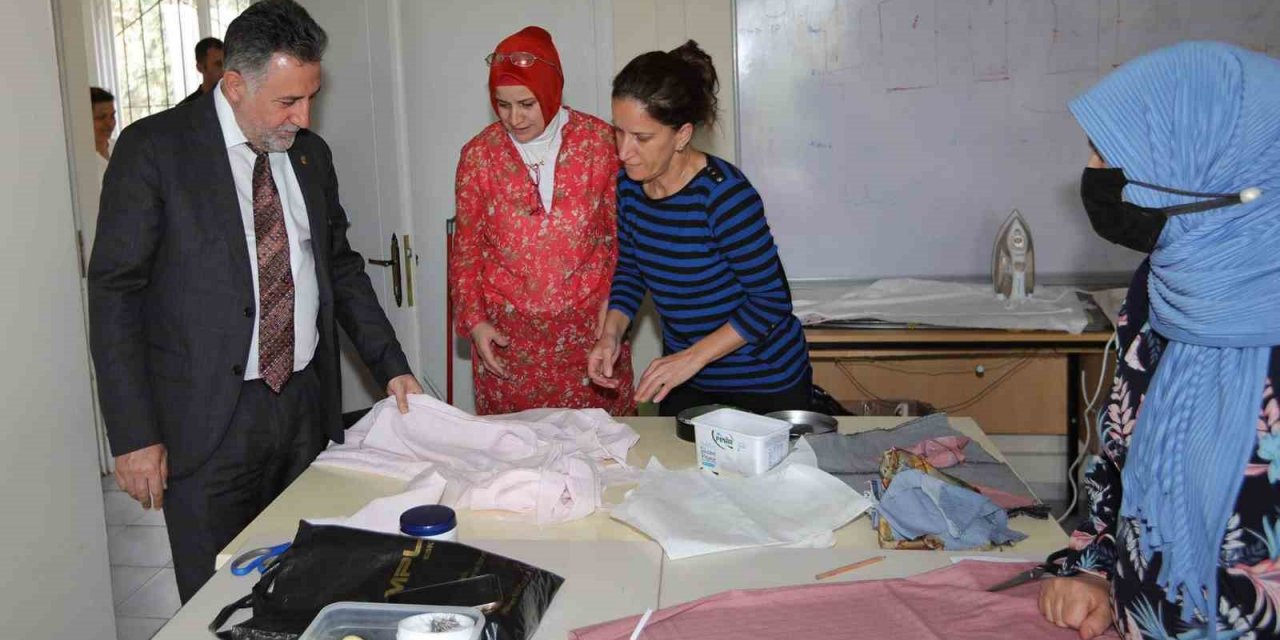 Bayraklı’da hobi ve meslek kurslarına bu yıl bin 400 kadın katıldı