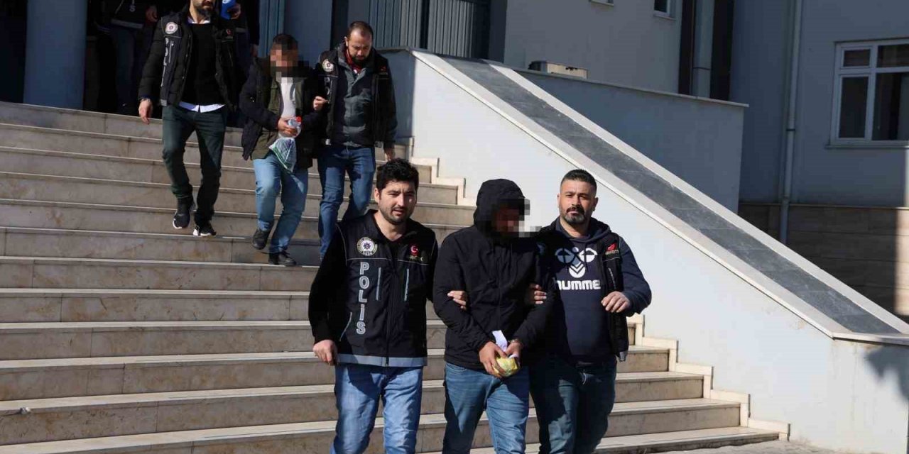 Uyuşturucu tacirleri adliyeye sevk edildi