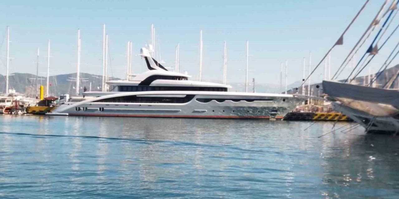 Fethiye’ye gelen süper yat, yaklaşık 5 milyon TL’lik yakıt ve kumanya ikmali yaptı
