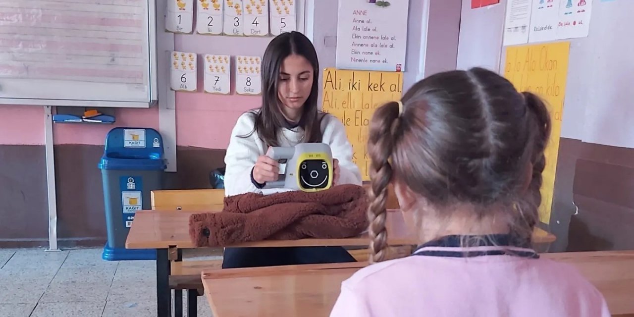 Sarıgöl’de öğrencilere göz sağlığı taraması devam ediyor